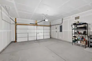 1012 Vallecito Loop NW Garage