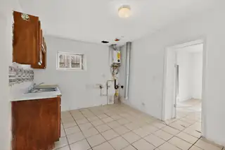 1022 1/2 Edith Boulevard NE Kitchen