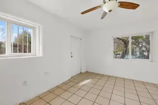 1022 1/2 Edith Boulevard NE Living Room