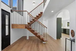 200 Sharon Drive NE Living Room