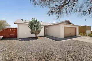 16 Sheba Place, Los Lunas