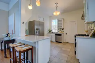 420 Edith Boulevard SE Kitchen