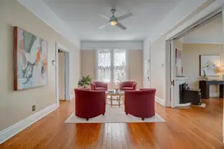 420 Edith Boulevard SE Living Room