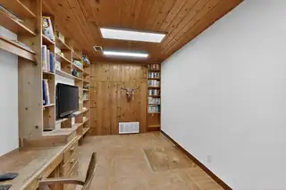 418 Tahoe Place NE Home Office