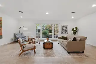 1522 San Patricio Avenue SW Living Room