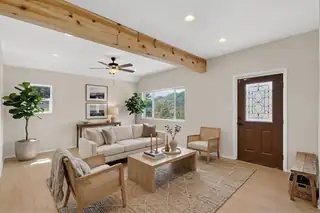 7 Shasta Court Living Room