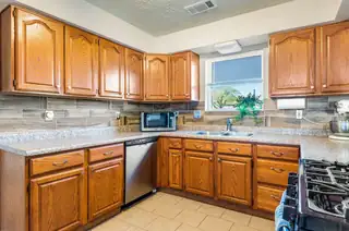 1320 Manzanita Court SE Kitchen