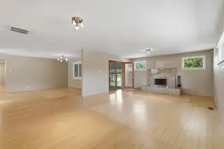 2905 Charleston Street NE Living Room