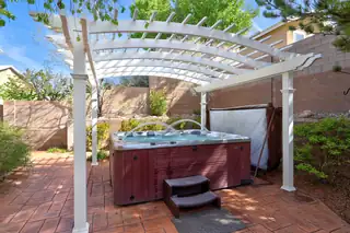 504 Accipitrine Court SE Hot Tub