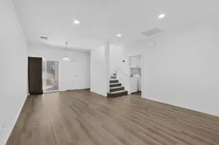 311 San Clemente Avenue NW Living Room