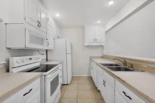 13208 Panorama Loop NE Kitchen