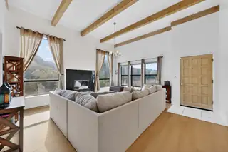 2809 Tramway Circle NE Living Room