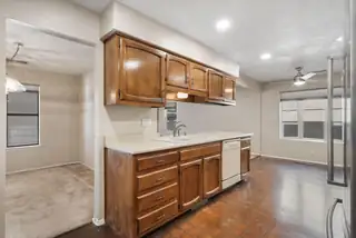 9606 Camino Del Sol NE Kitchen