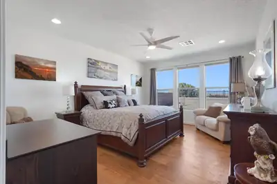 2831 Kings Canyon Loop NE Bedroom