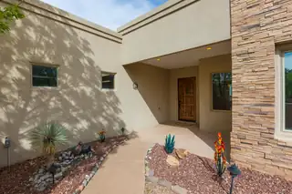 309 Plaza Muchomas Exterior Front