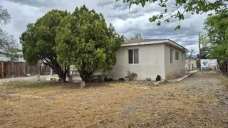 320 Montoya Street NW 