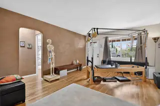 420 Manzano Street NE 