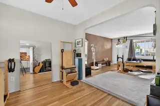 420 Manzano Street NE 