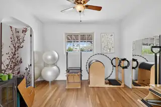 420 Manzano Street NE 