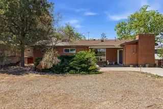 1204 Arizona Street NE 