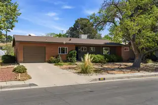 1204 Arizona Street NE 