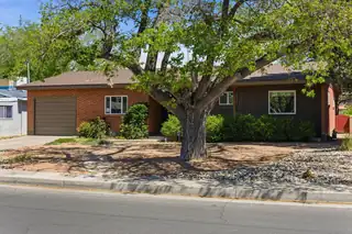 1204 Arizona Street NE 