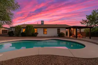 2004 Western Hills Drive NE 