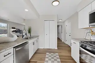 2004 Western Hills Drive NE 