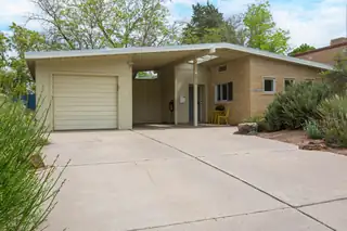 3813 La Hacienda Drive NE 