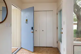 3813 La Hacienda Drive NE 