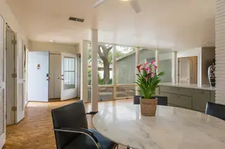 3813 La Hacienda Drive NE 