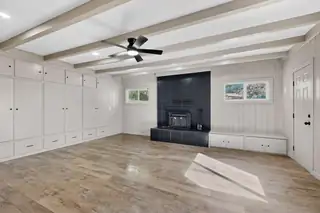 2032 Vermont Street NE Living Room