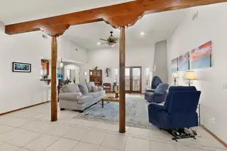 1521 Valley View Drive SW Living Room