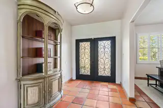 9510 Modesto Avenue NE Living Room