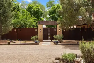 204 Tierra Del Sol NW 