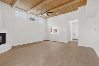 7305 Palomas Park Avenue NE 