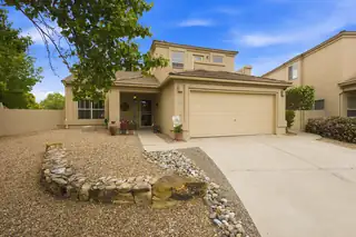 8001 Oso Feliz Drive NE 