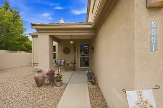 8001 Oso Feliz Drive NE 