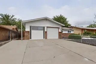 6213 Avenida La Costa NE 