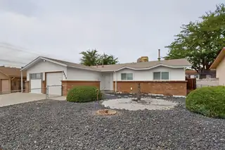 6213 Avenida La Costa NE 