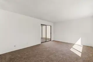 609 Alvarado Drive SE Living Room