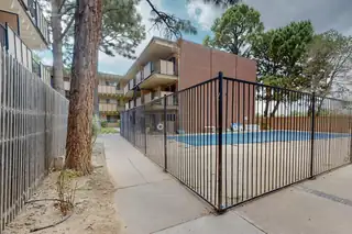 1100 Alvarado Drive SE 