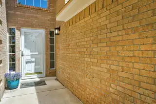 10015 Petra Court NE 