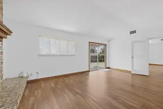 9912 Dorothy Place NE 