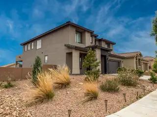 2826 Kings Canyon Loop NE 