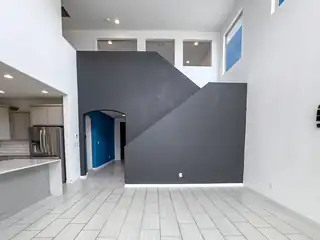 2826 Kings Canyon Loop NE 