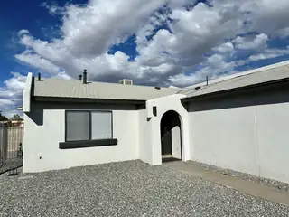 548 Star Villa Circle SE 