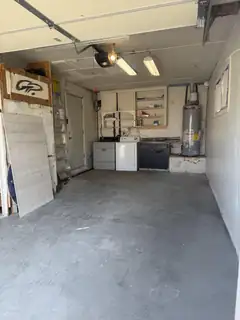 9018 Phoenix Avenue NE Garage