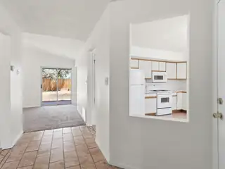 2012 Strawberry Place NE 