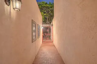 2 La Villita Tres Street NE 